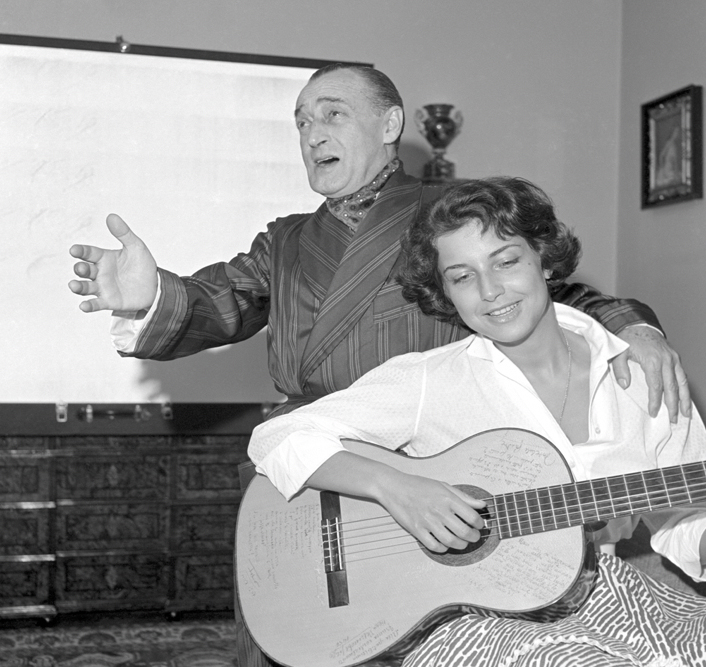 Antonio de Curtis con Franca Faldini, 1956
